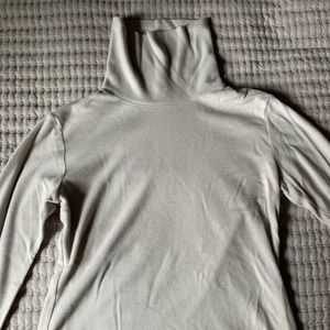 Uniqlo turtleneck